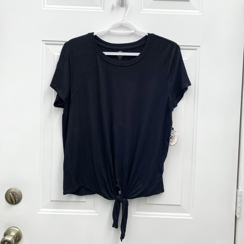 Brand: So
Relaxed Short Sleeve Top
Size: Large
Color: Black